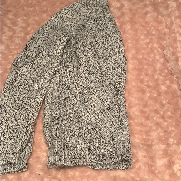 Thick white and black sweater Forever 21 - Picture 2 of 2